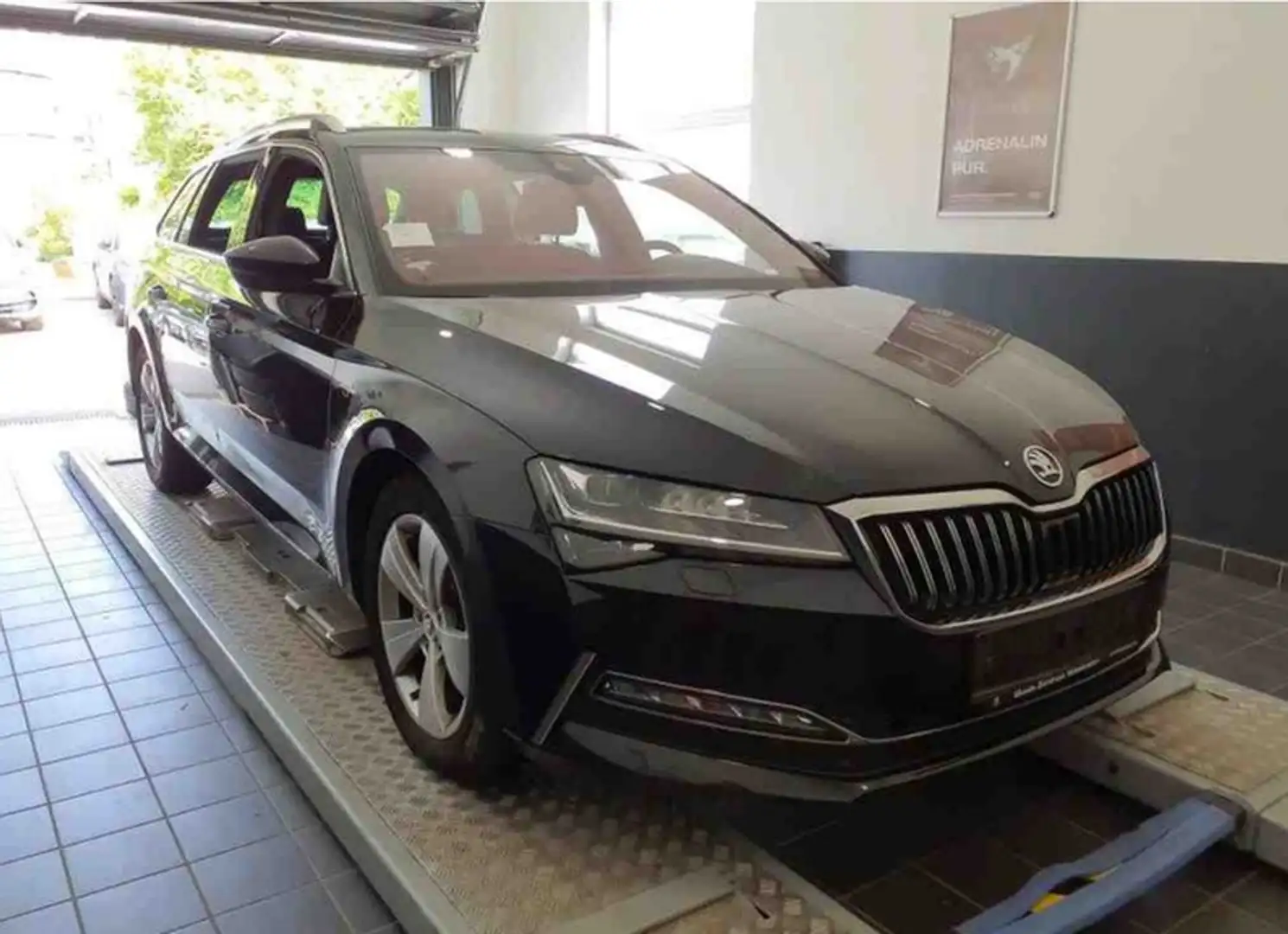 Skoda Superb Combi 2.0 TDI DSG L&K Business Columbus Schwarz - 2