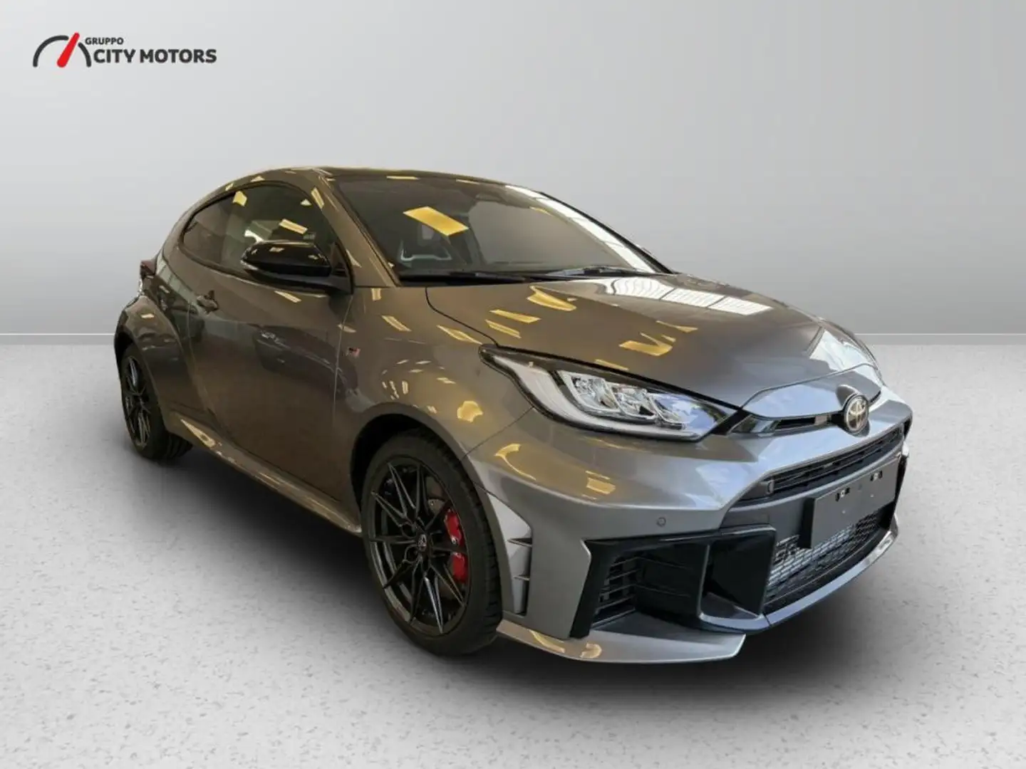 Toyota Yaris 1.6 Circuit dat-8 Argent - 1