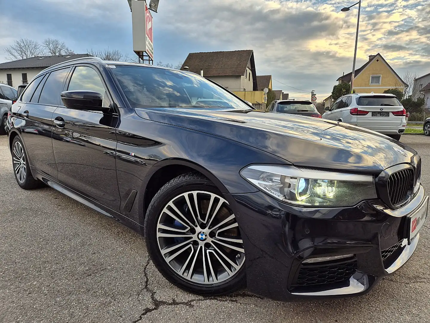 BMW 530 d xDrive M-Paket-Touring Aut. Schwarz - 1