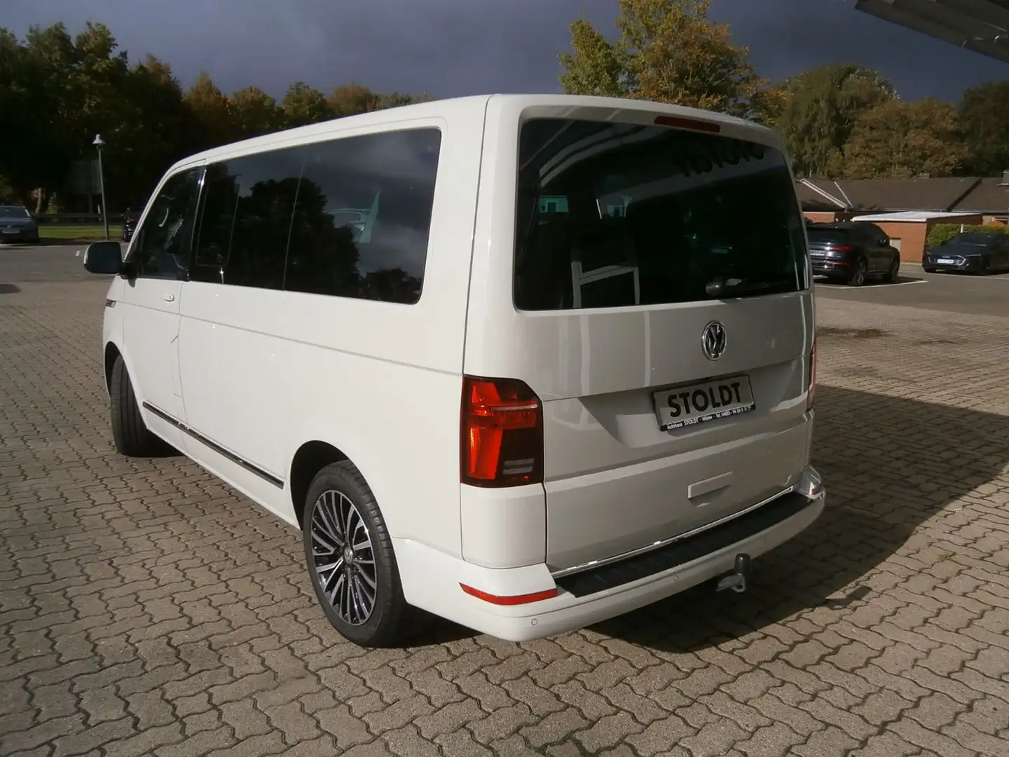 Volkswagen T6 Multivan T6.1 Multivan Generation Six 2.0 TDI 4Motion DSG Gris - 2
