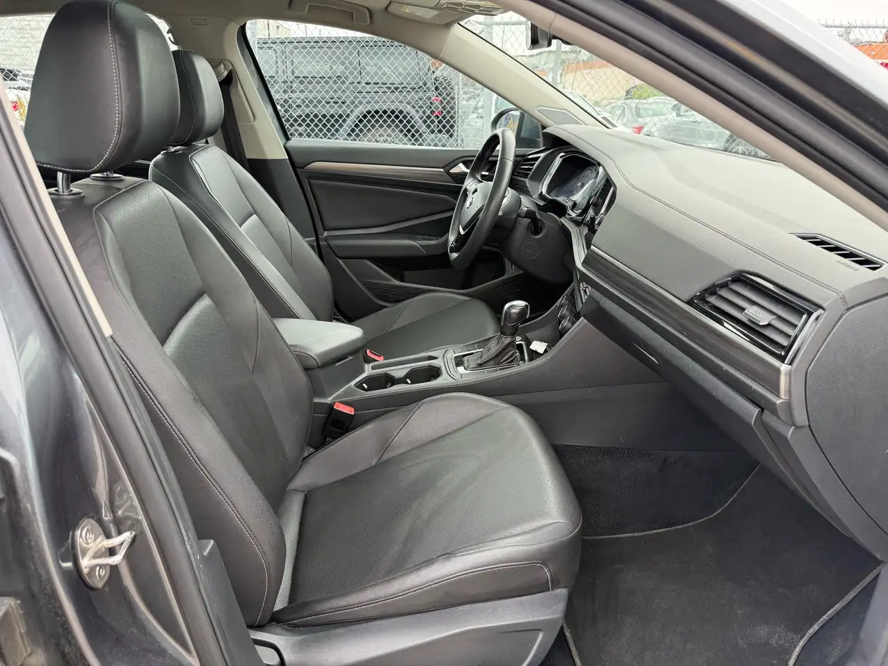 Volkswagen Jetta снимка Volkswagen Jetta
