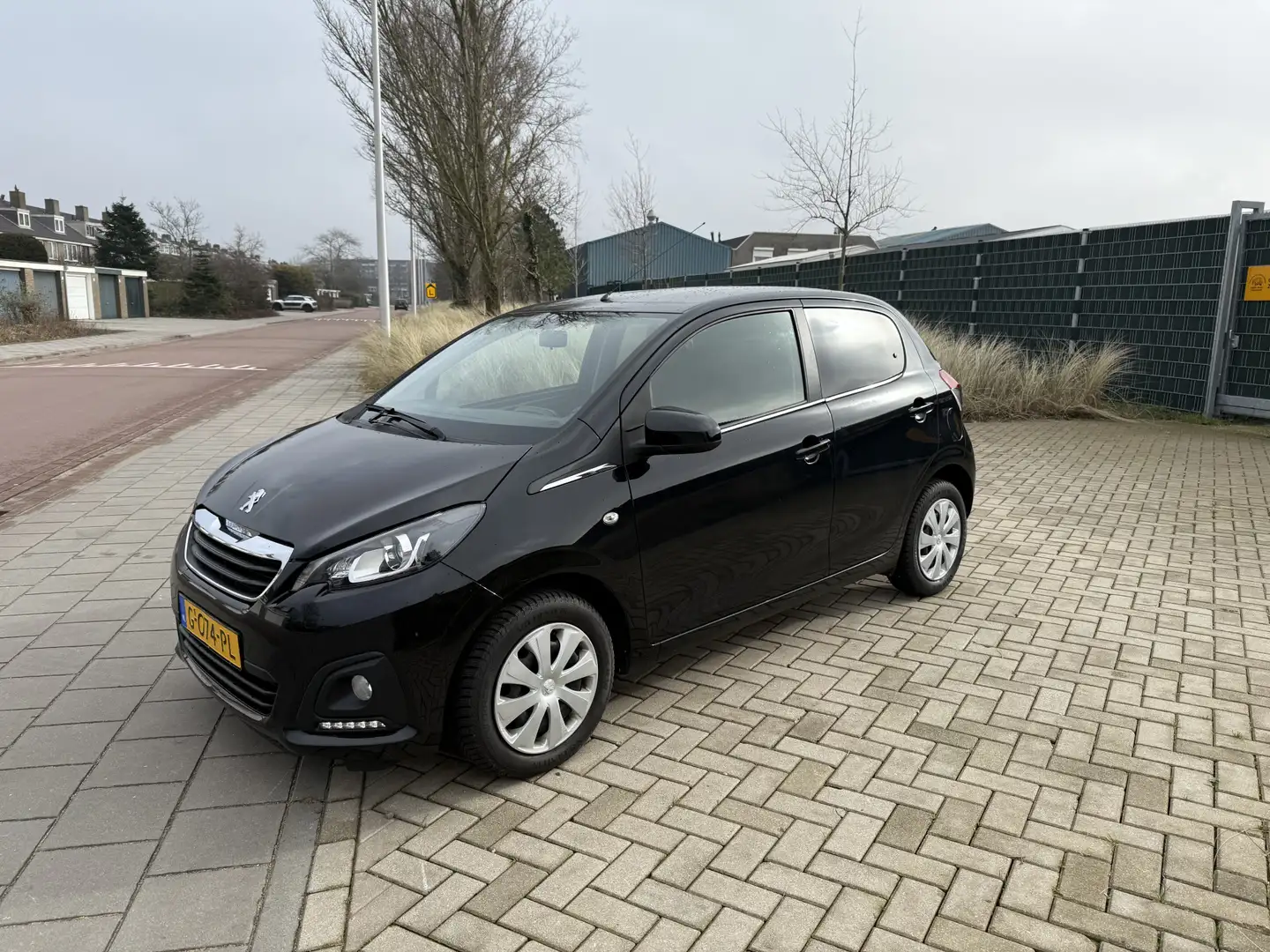 Peugeot 108 1.0 e-VTi Active Schwarz - 2