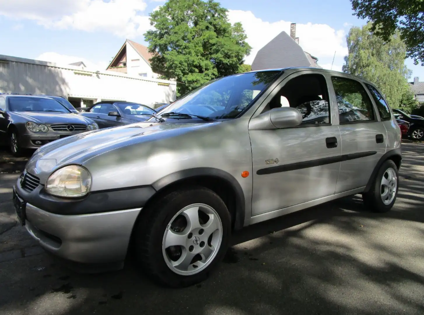 Opel Corsa V16 100 Edition 1,4 Klima ZV Servo 4-türig 97t km Silber - 1