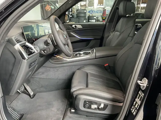 BMW X7 view 7