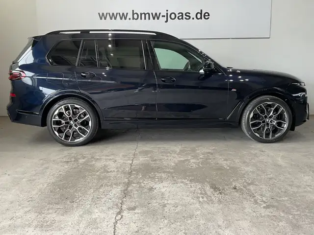 BMW X7 view 13