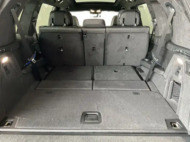 BMW X7 view 10