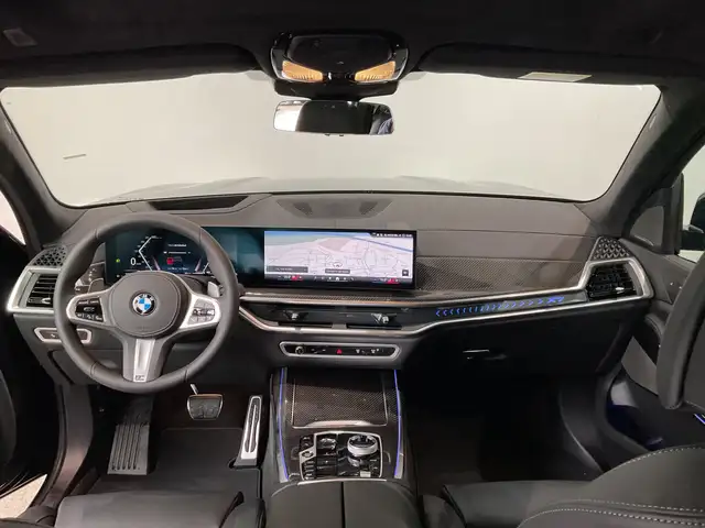 BMW X7 view 3