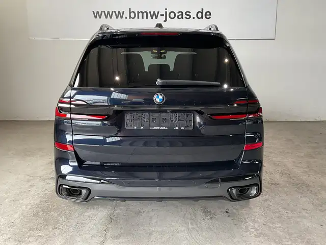 BMW X7 view 15