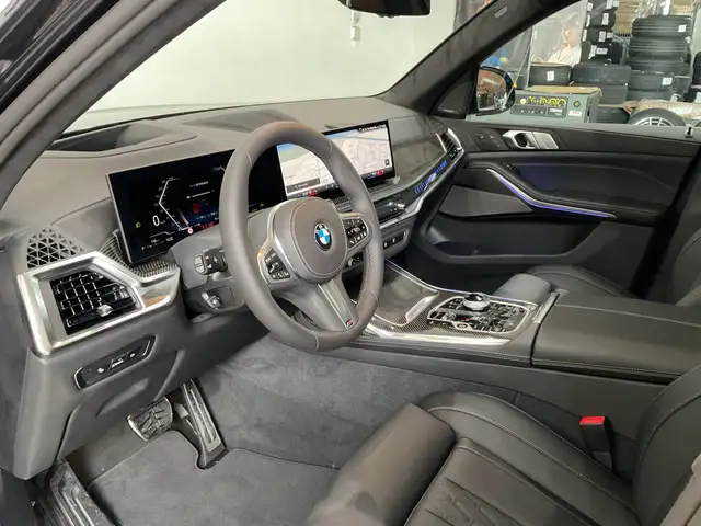 BMW X7 view 6