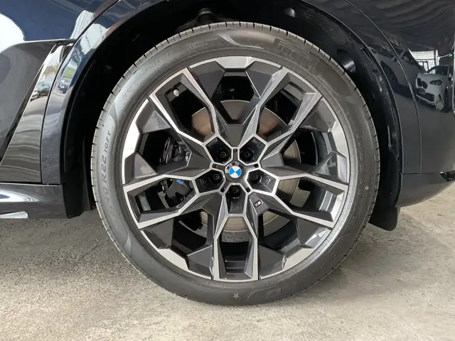 BMW X7 view 14