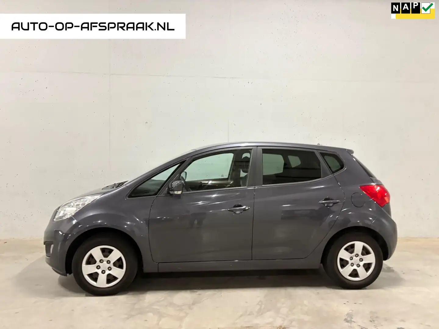 Kia Venga 1.4 CVVT ExecutiveLine Navi Clima Camera Cruise C. Gris - 1