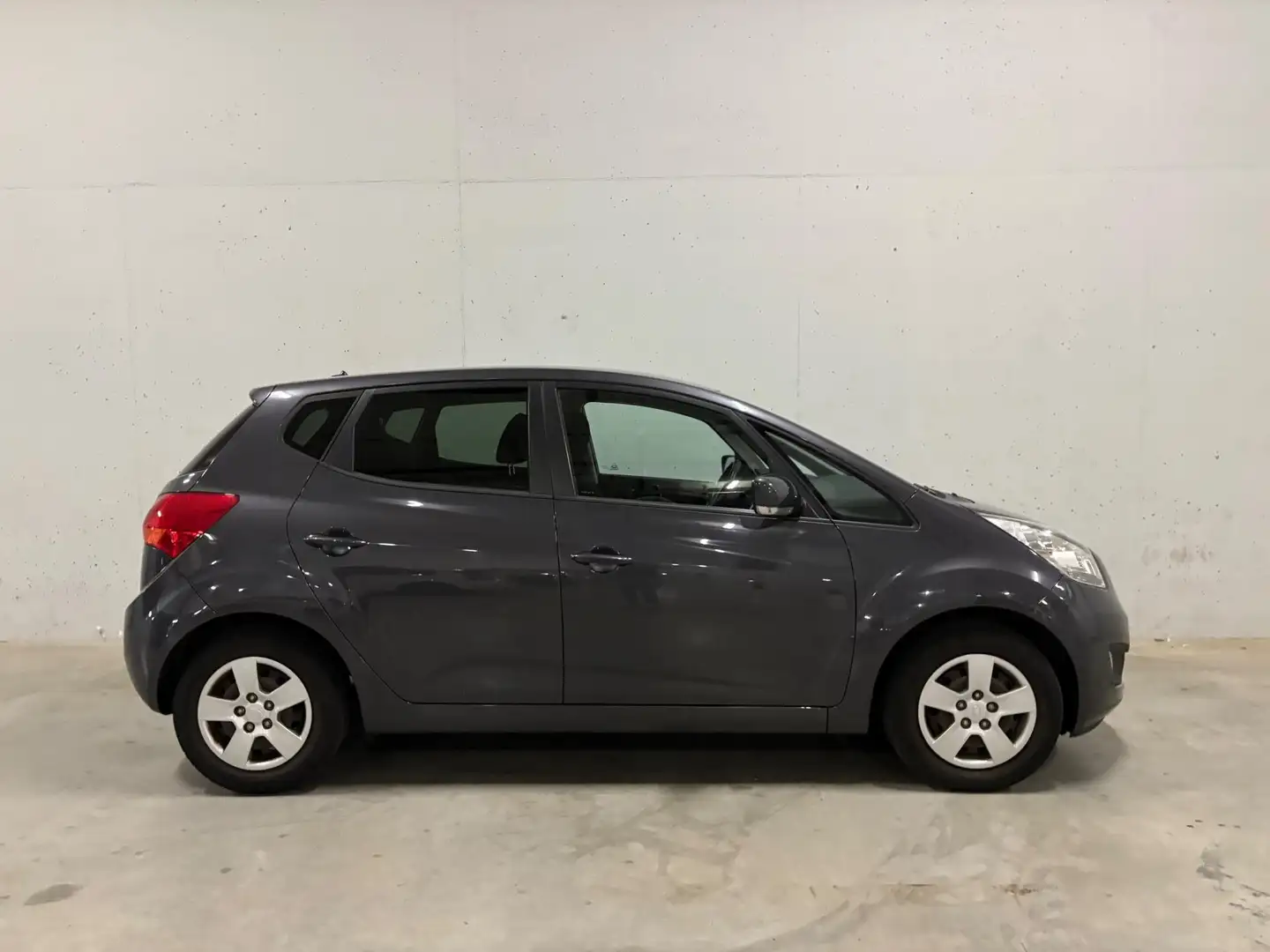 Kia Venga 1.4 CVVT ExecutiveLine Navi Clima Camera Cruise C. Gris - 2