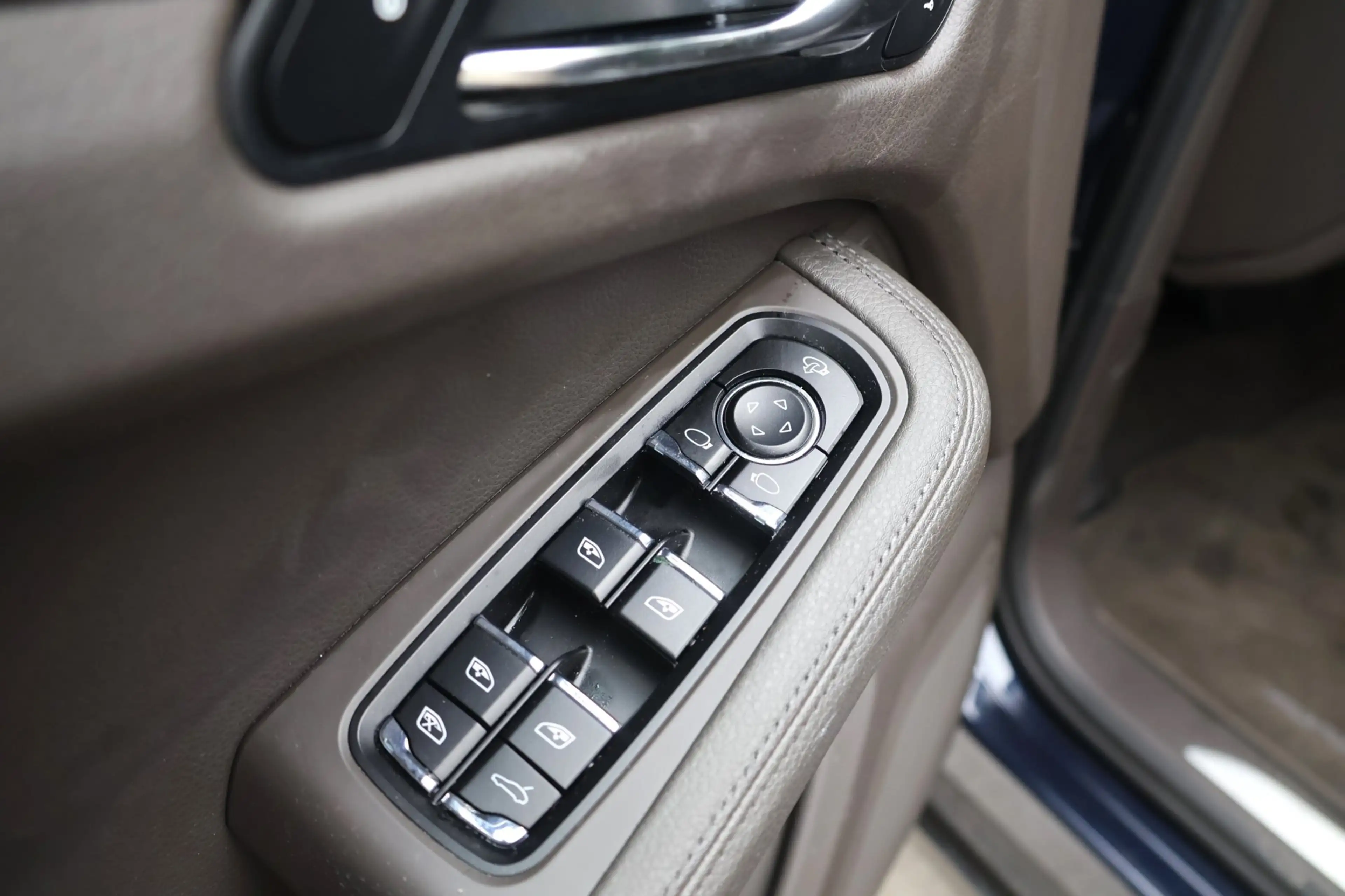 Porsche Macan 2.0-Pano-Stoelverwarming-Luchtvering-Memory — photo 10