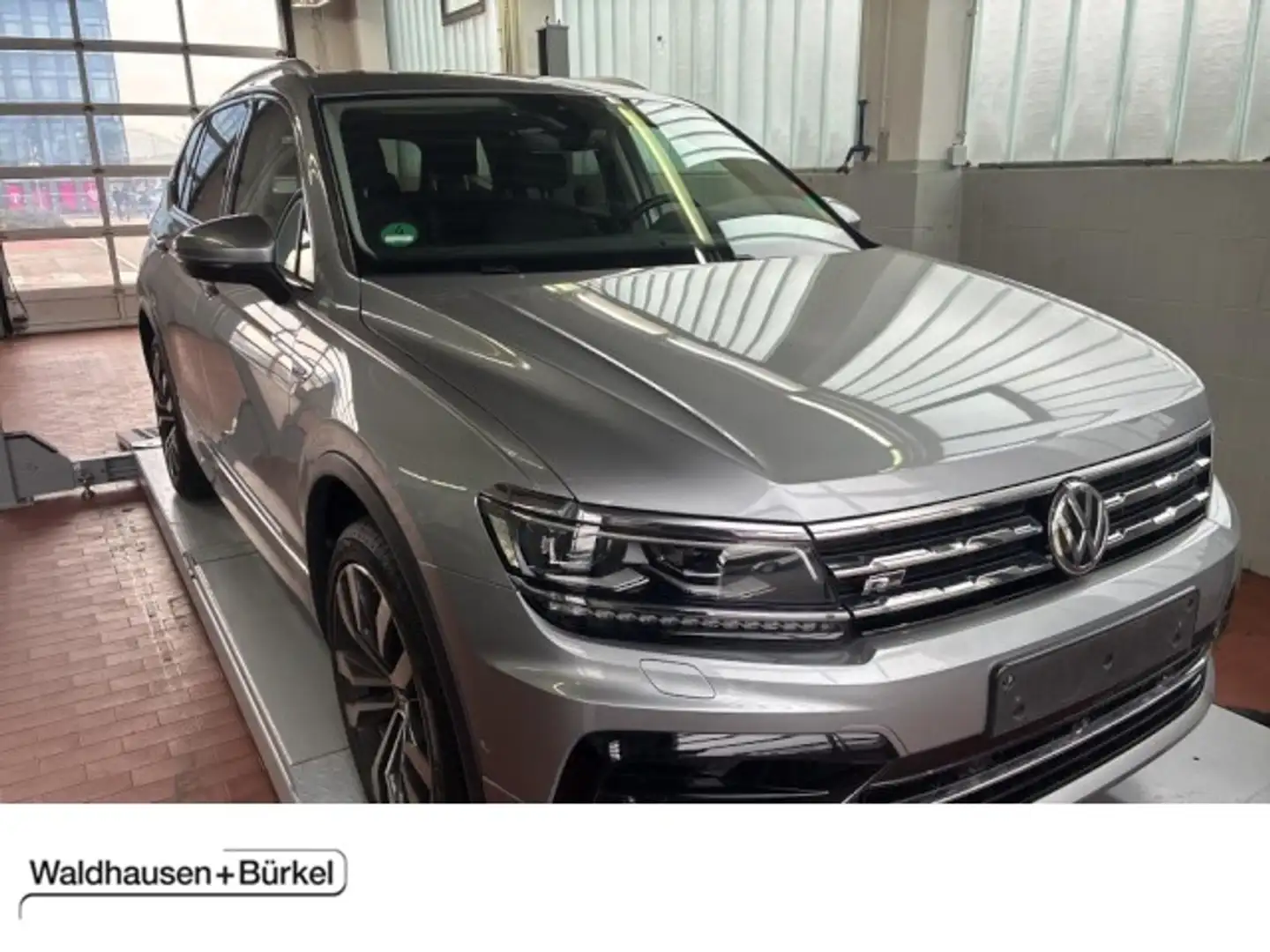 Volkswagen Tiguan Allspace 2.0 TDI DSG R-Line 4Motion 7-Sitzer Klima Navi Silber - 1