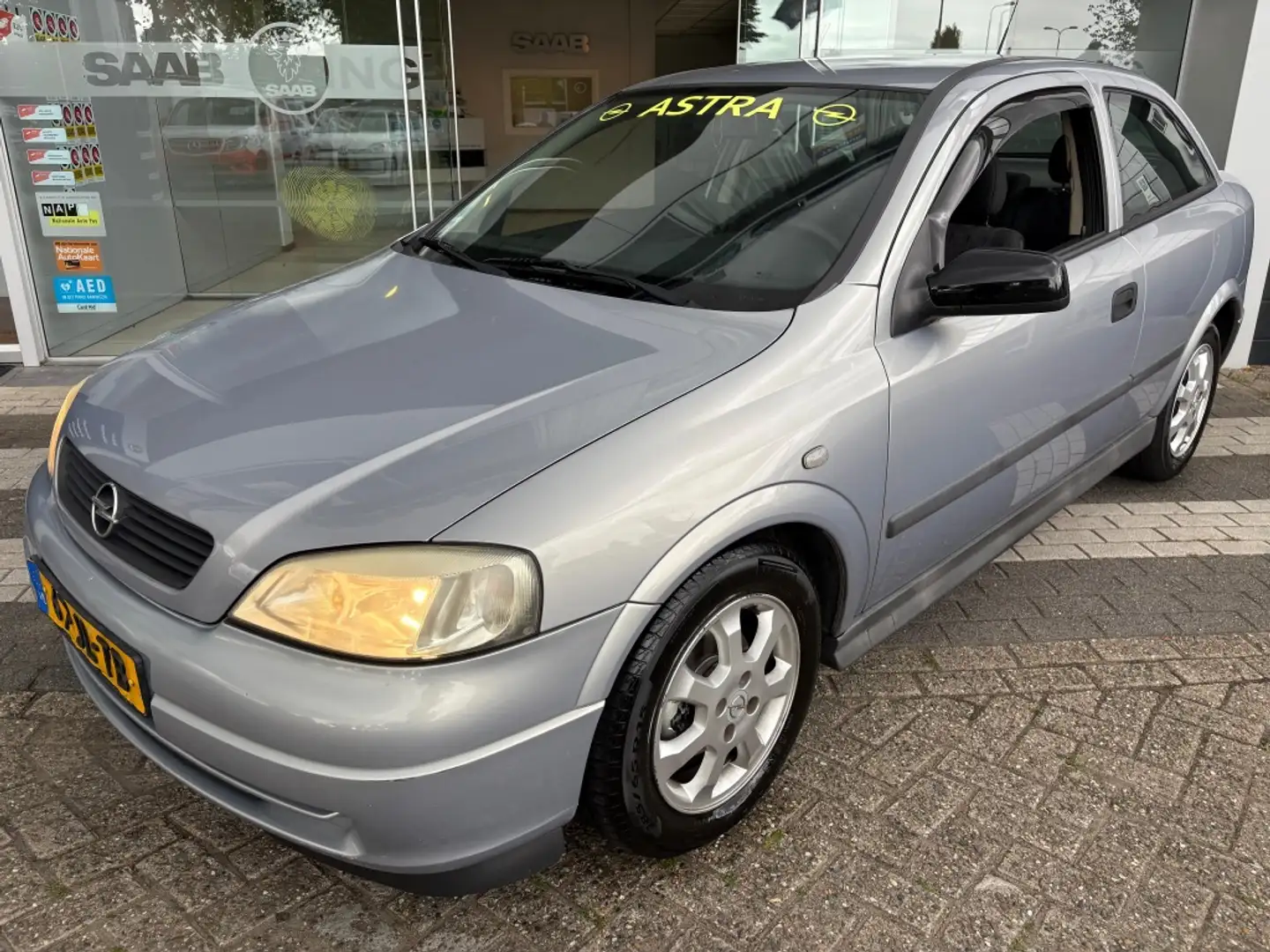 Opel Astra 1.6-16V Edition Grijs - 1