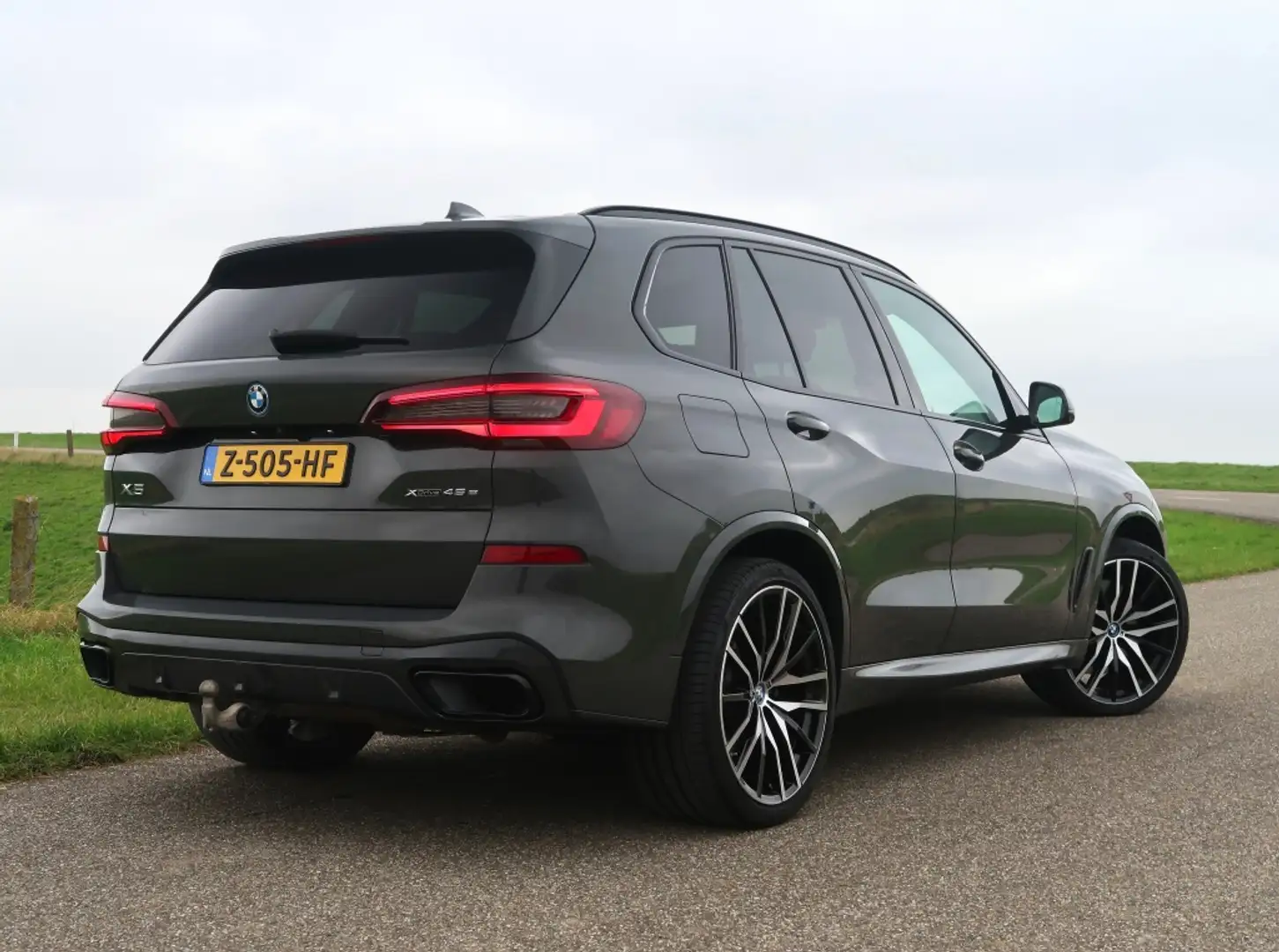 BMW X5 xDrive45e High Ex. M-Sport Individual Trekhaak Grijs - 2