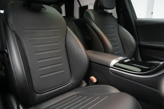 Mercedes-Benz C-Class view 9