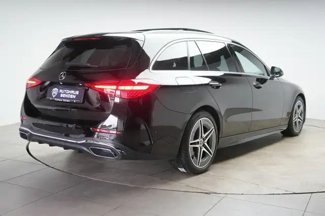 Mercedes-Benz C-Class view 4