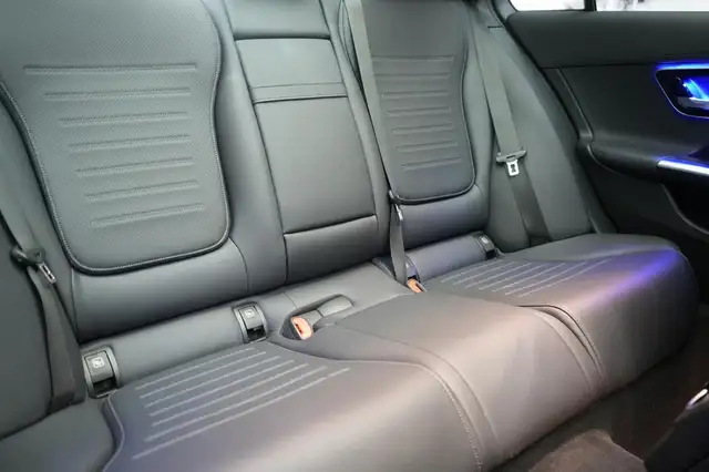 Mercedes-Benz C-Class view 11