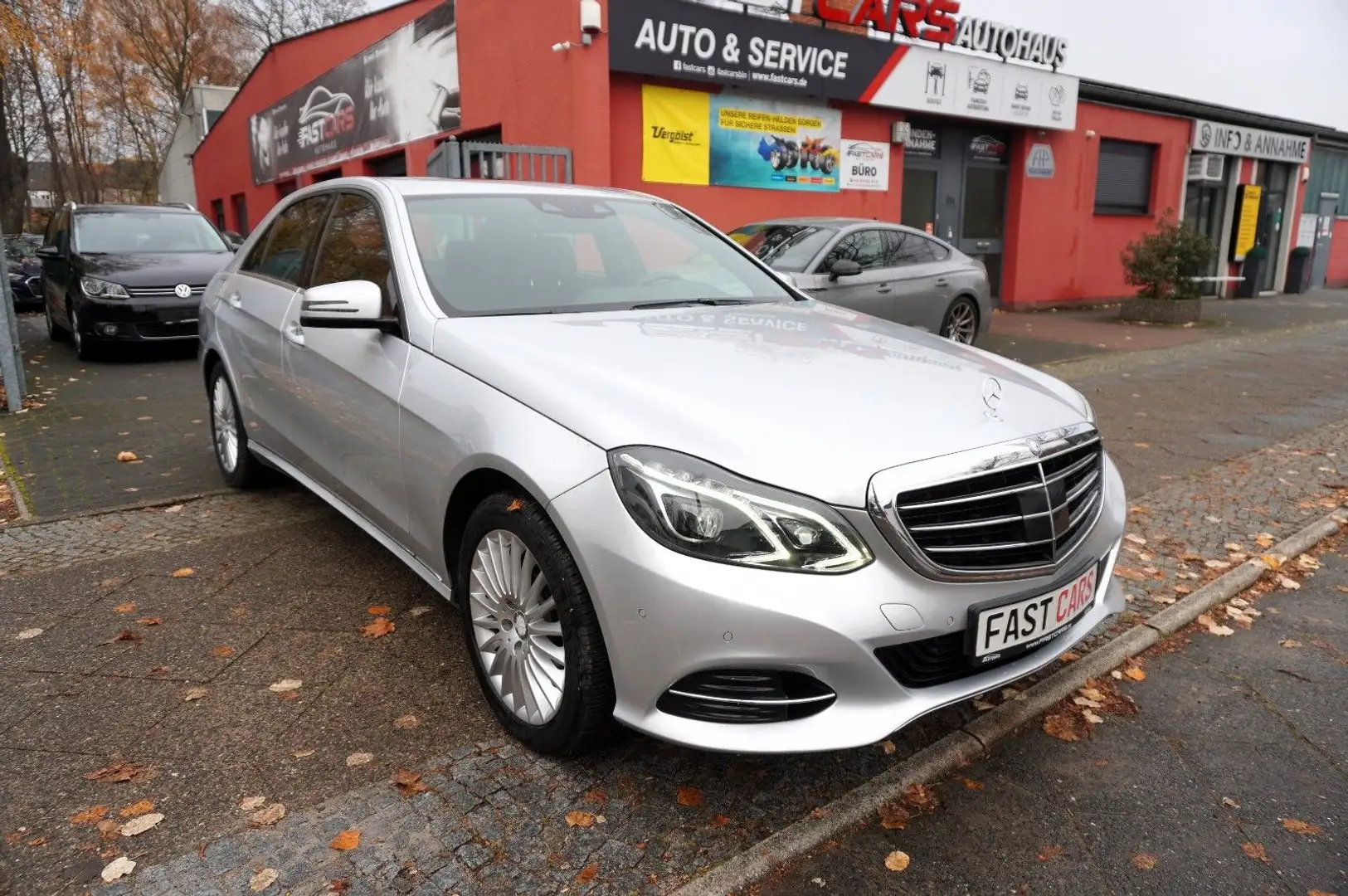 Mercedes-Benz E 250 CDI BlueEfficiency Autm. Navi SHZ PDC SD! Silber - 2