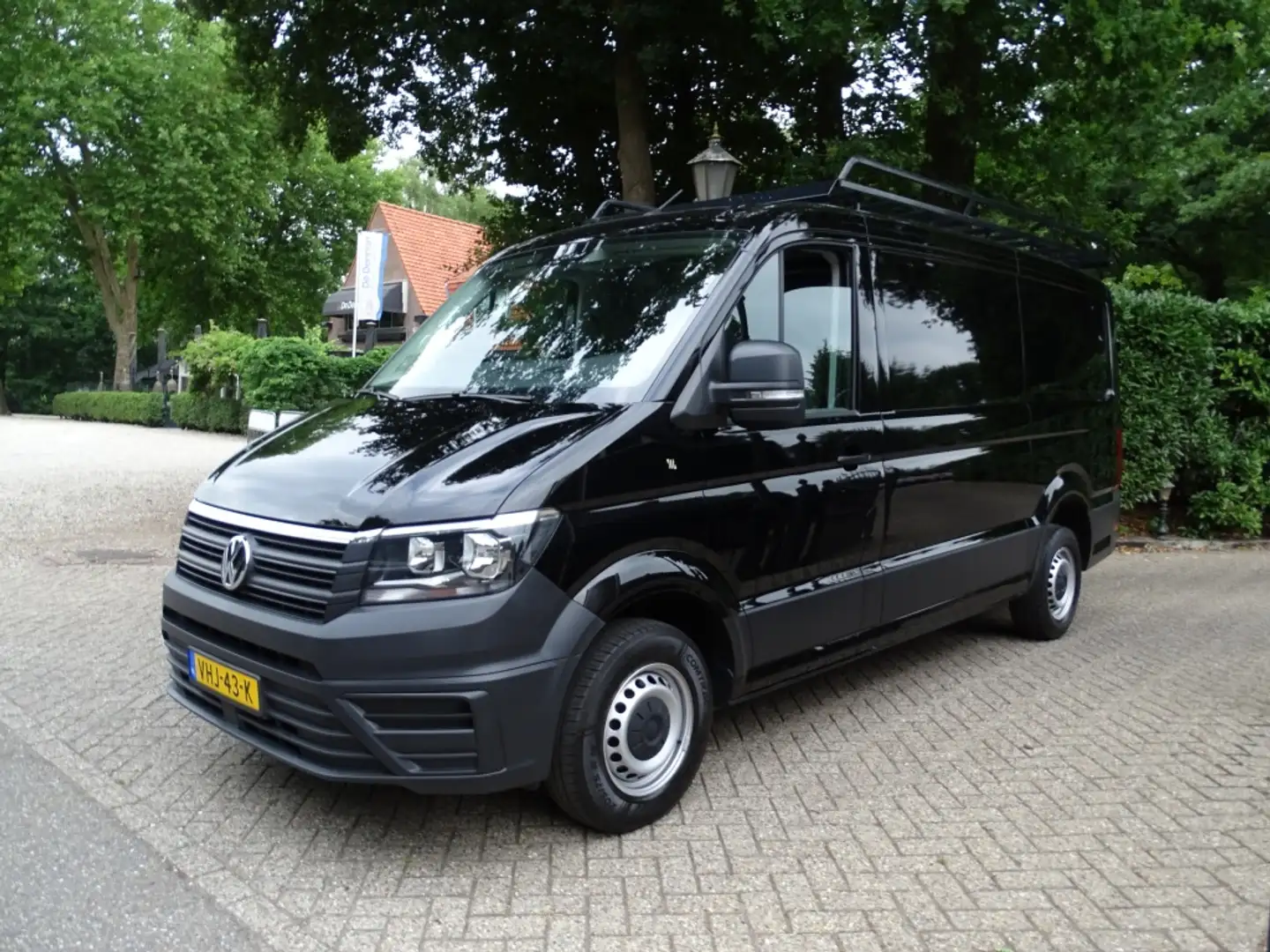 Volkswagen Crafter 30 2.0 TDI L3H2 COM AUR CAMERA NAVI APP CONN 1e ei Zwart - 2