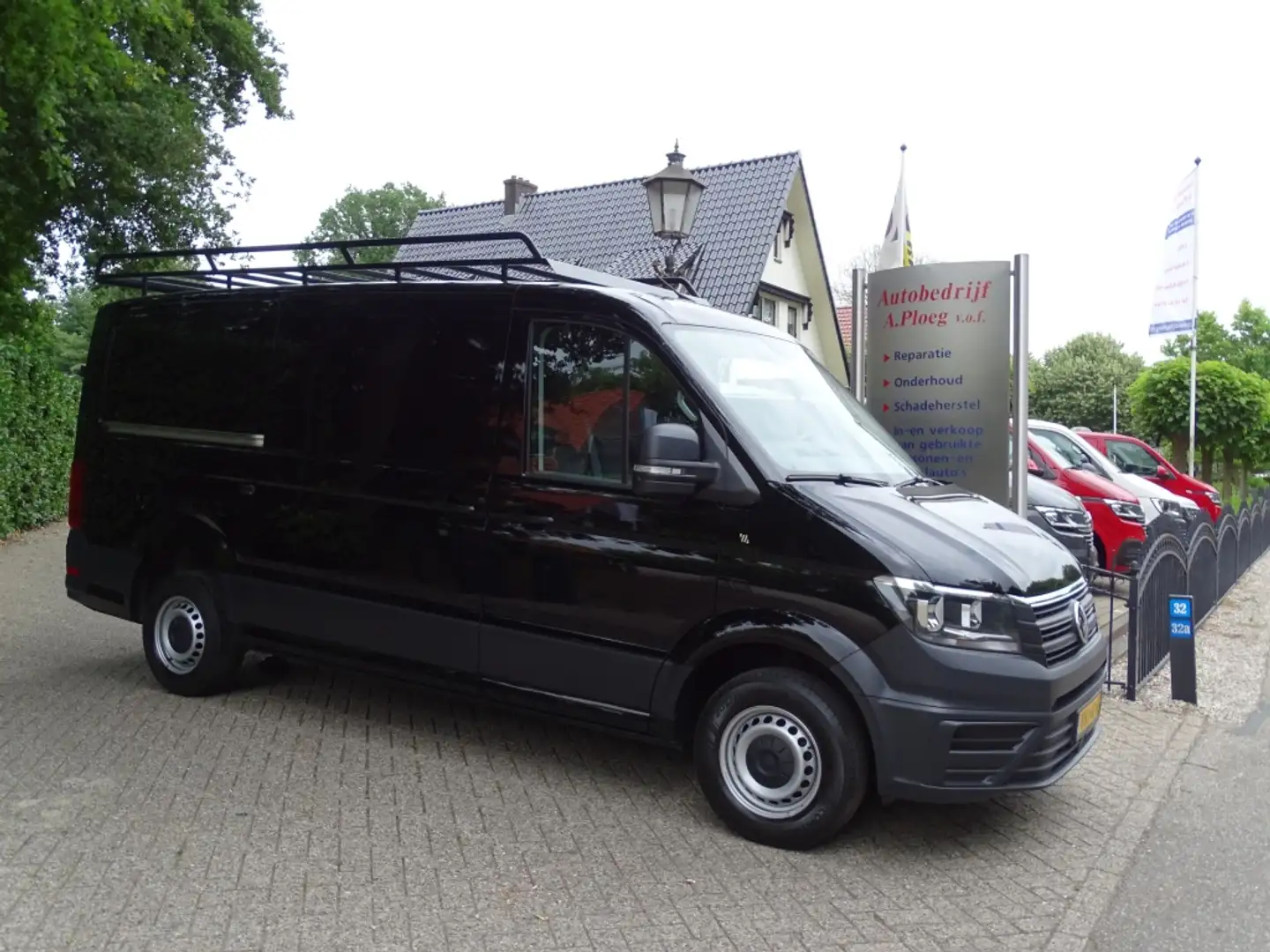 Volkswagen Crafter 30 2.0 TDI L3H2 COM AUR CAMERA NAVI APP CONN 1e ei Zwart - 1