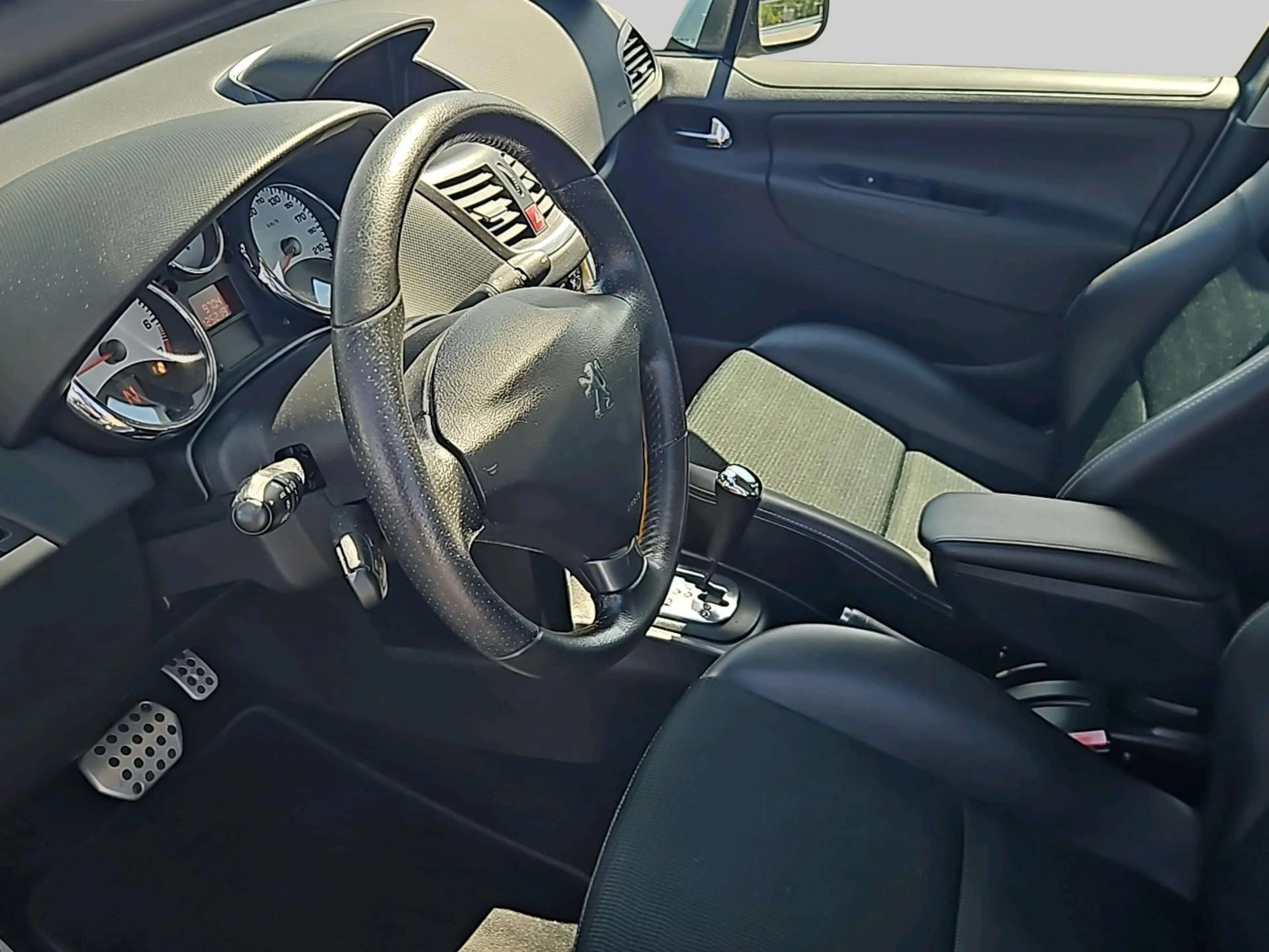 Peugeot 207 1.6 VTi Allure — photo 14