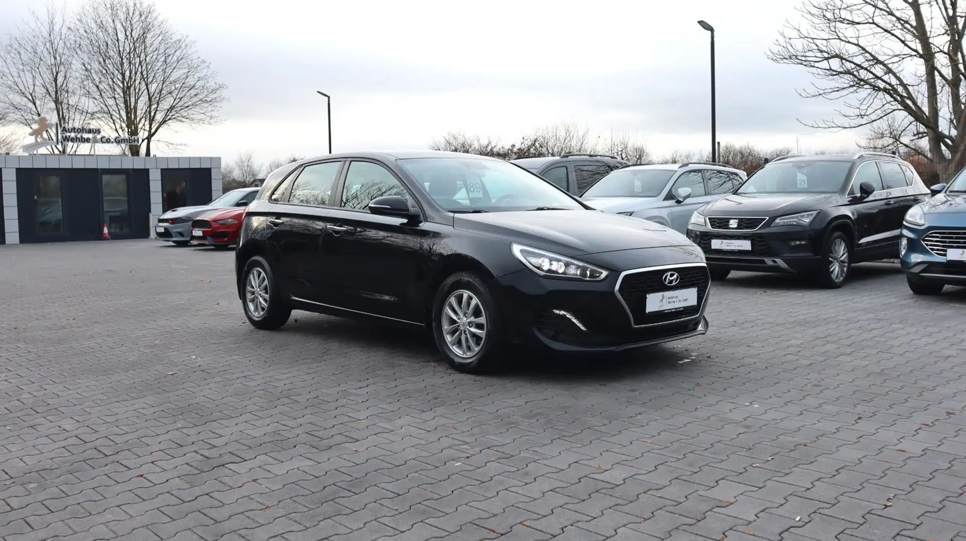 Hyundai i30 YES! Plus DCT CarPlay LED Kamera SitzHz Temp Noir - 1