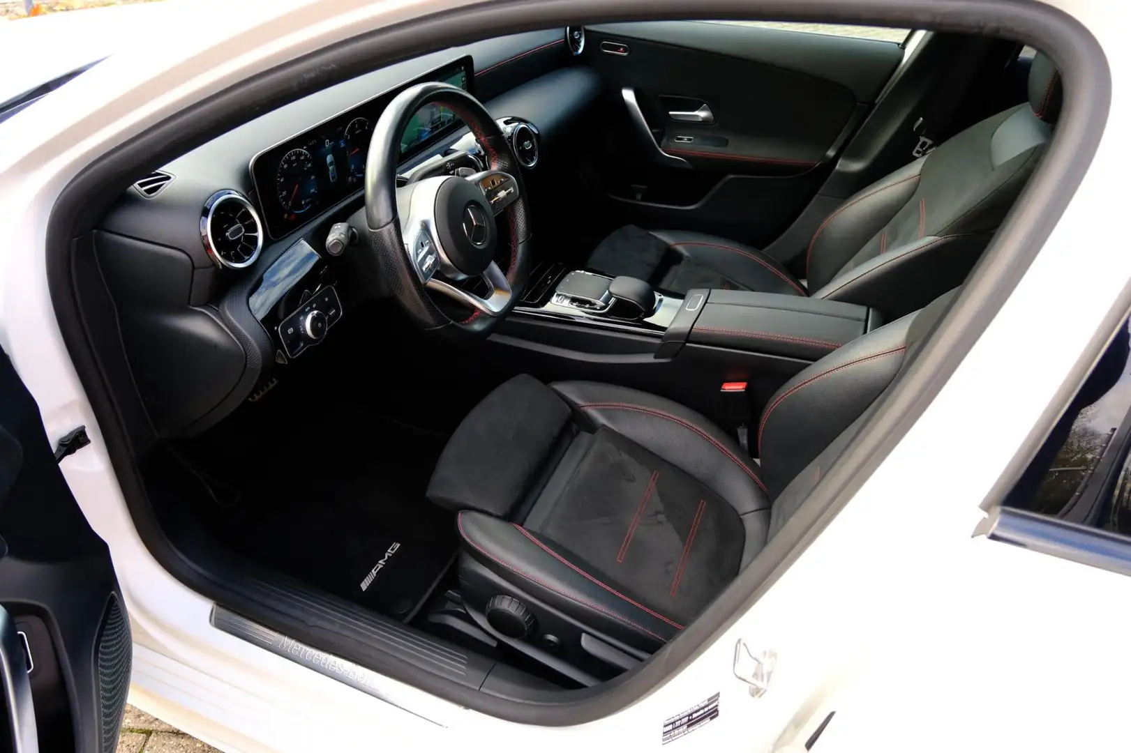 Mercedes-Benz A 180 180d Aut. AMG Sedan 4-drs Premium Navi|LED|Camera| Wit - 2