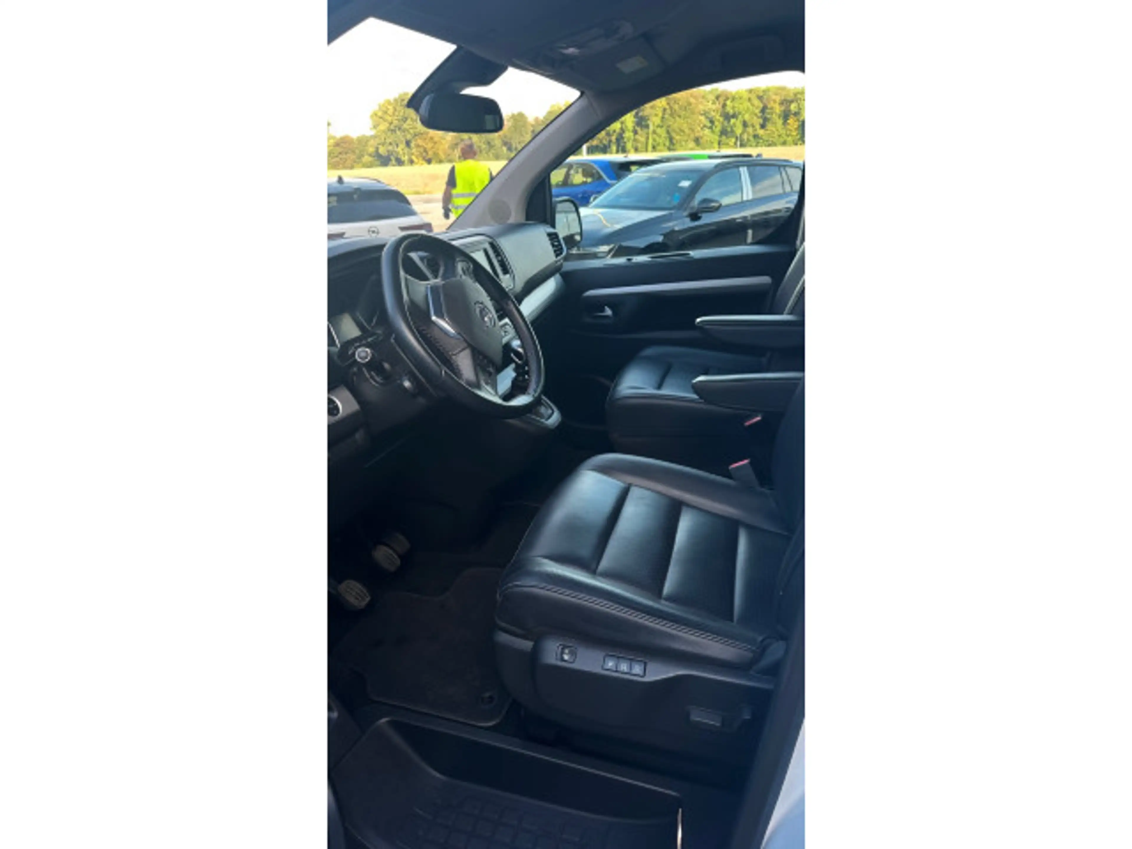 Opel Zafira Life Tourer M 2.0 — photo 8