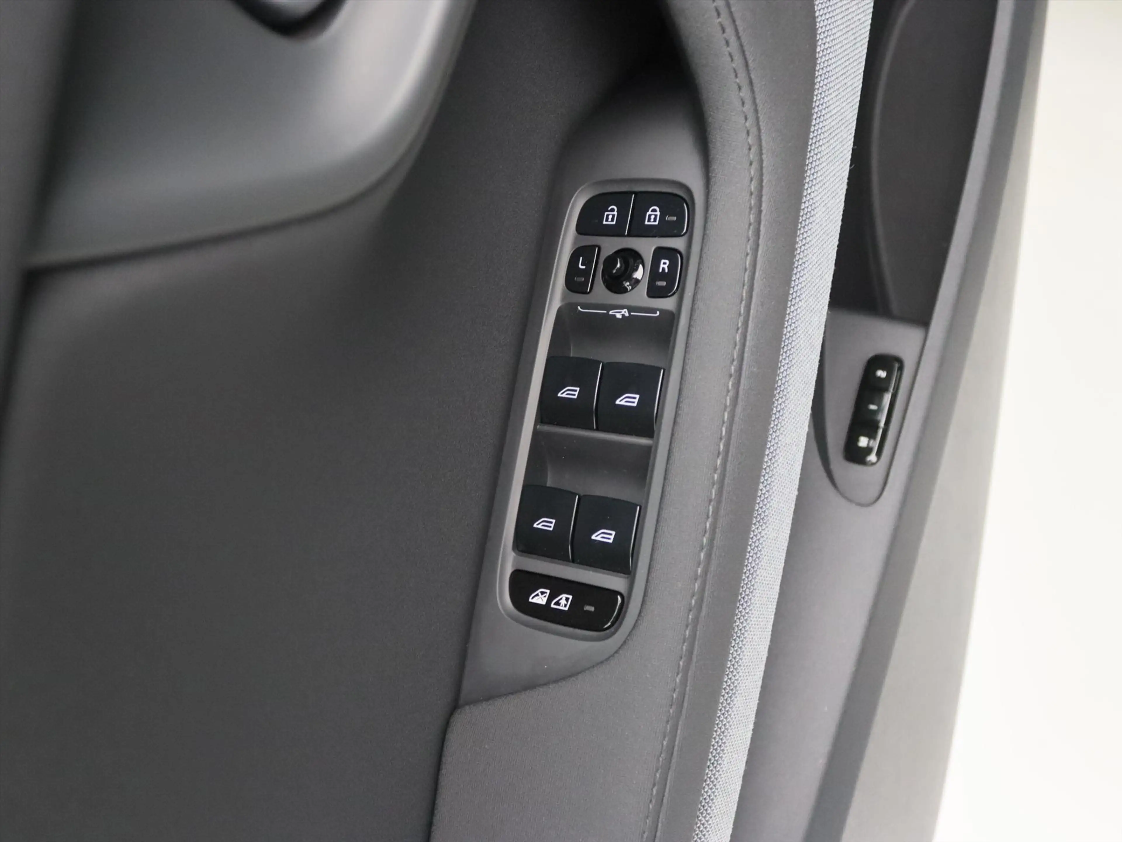 Polestar 2 Long Range Dual Motor 408pk Launch Ed. 90% SoH [ T — photo 40
