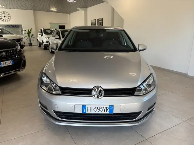 Volkswagen Golf view 2