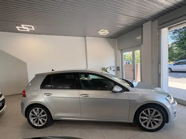 Volkswagen Golf view 4