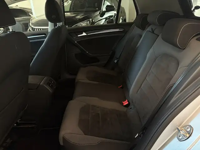 Volkswagen Golf view 8