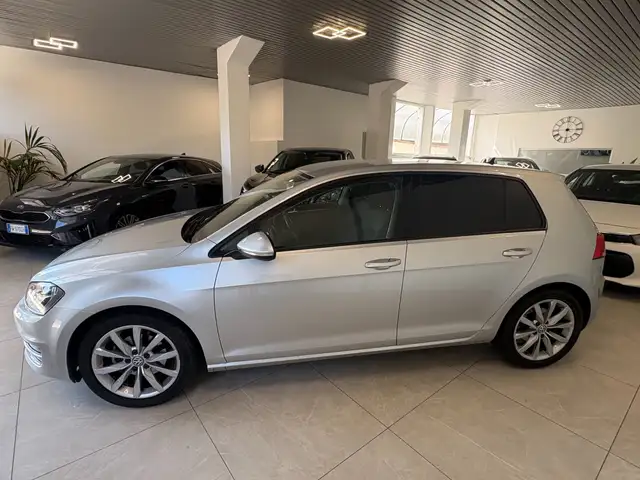 Volkswagen Golf view 3