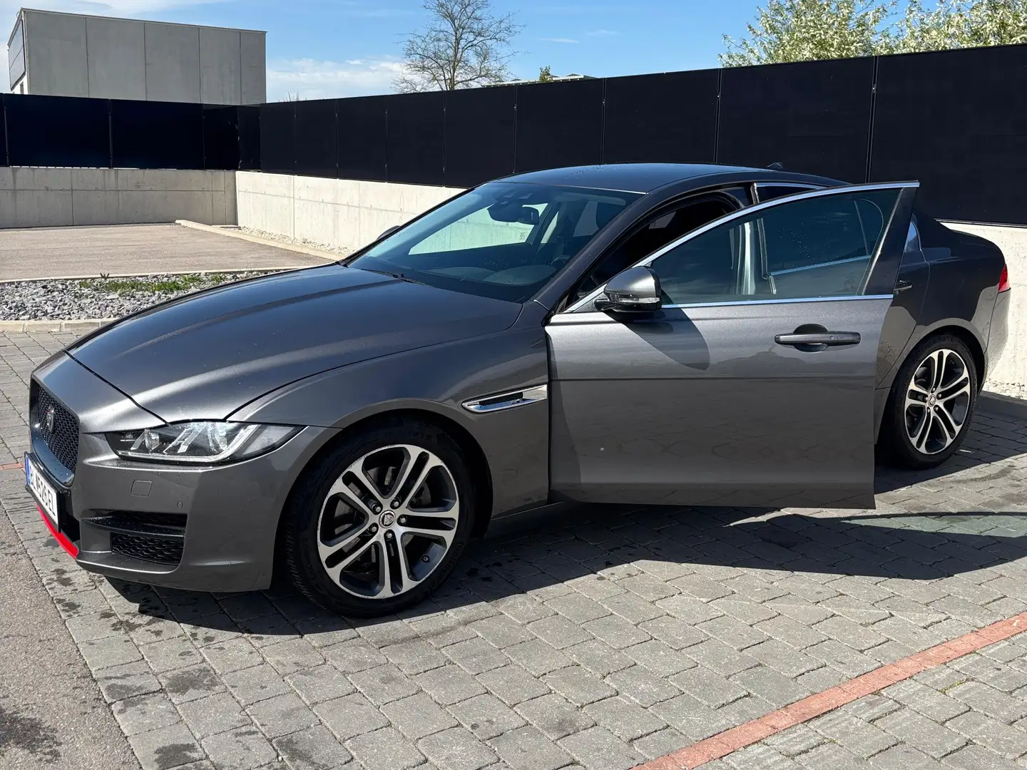 Jaguar XE XE 20d Prestige Aut. Prestige Grau - 2
