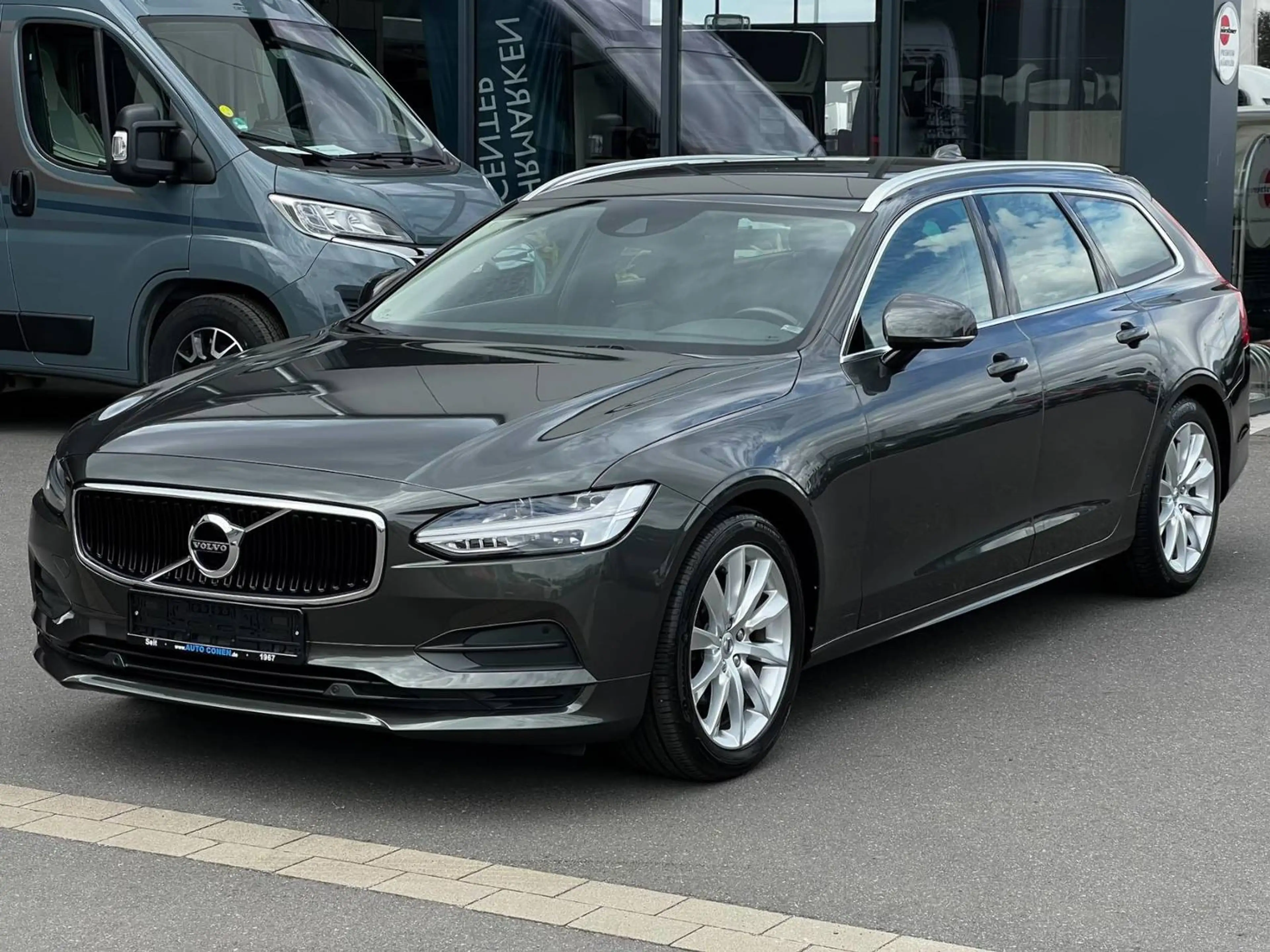 Volvo V90 D3 2.0 Kombi Momentum Pro AHK+NAV+LED+KAM