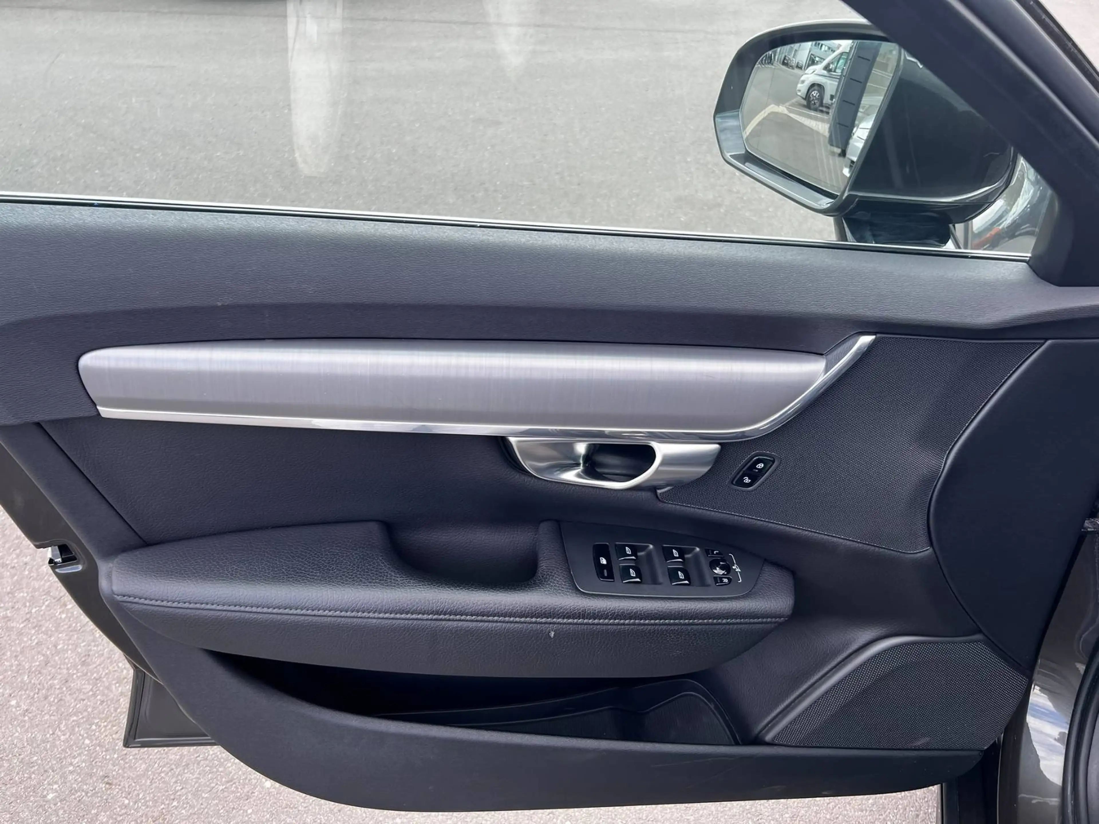 Volvo V90 D3 2.0 Kombi Momentum Pro AHK+NAV+LED+KAM — photo 8