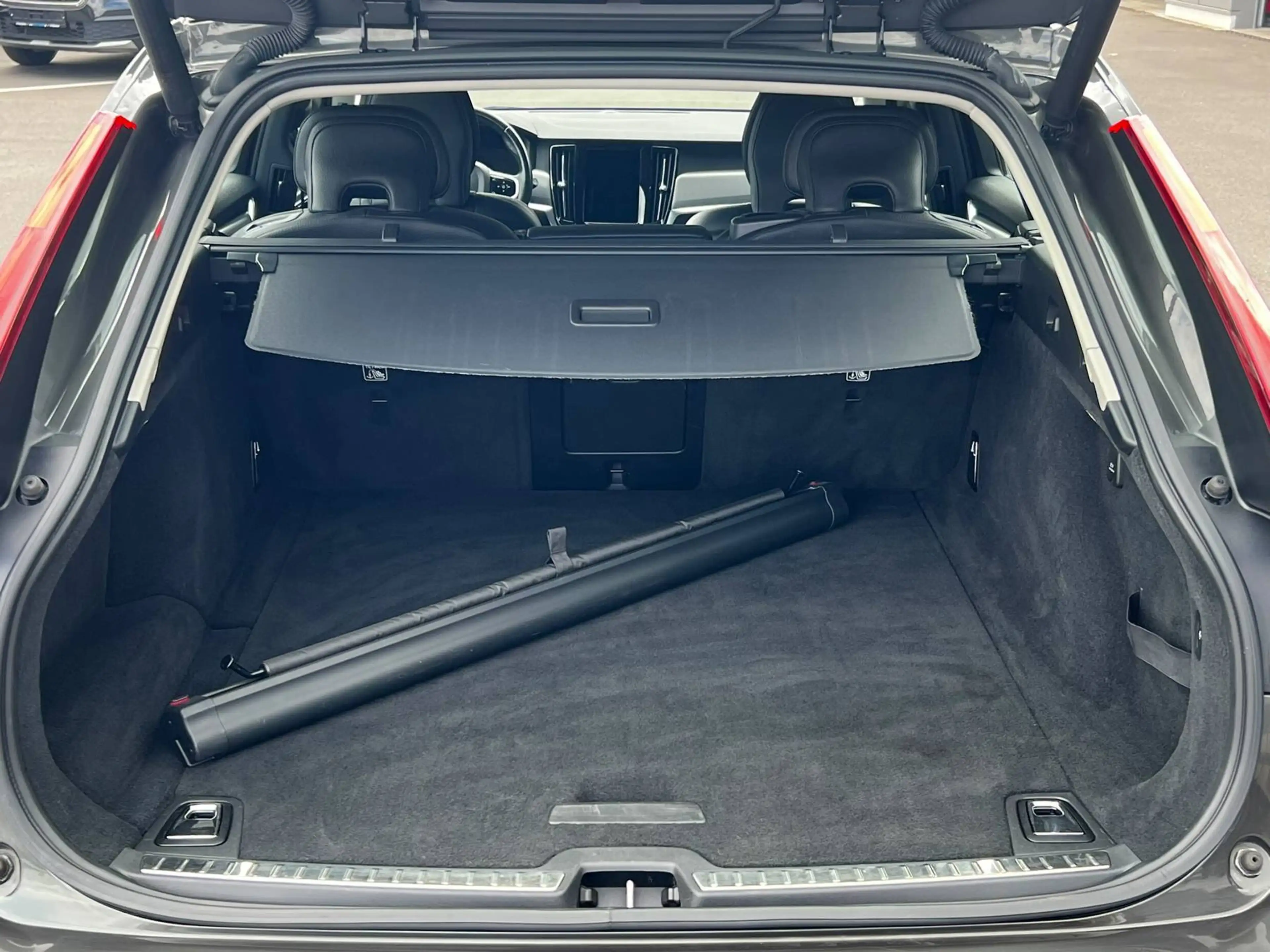 Volvo V90 D3 2.0 Kombi Momentum Pro AHK+NAV+LED+KAM — photo 11