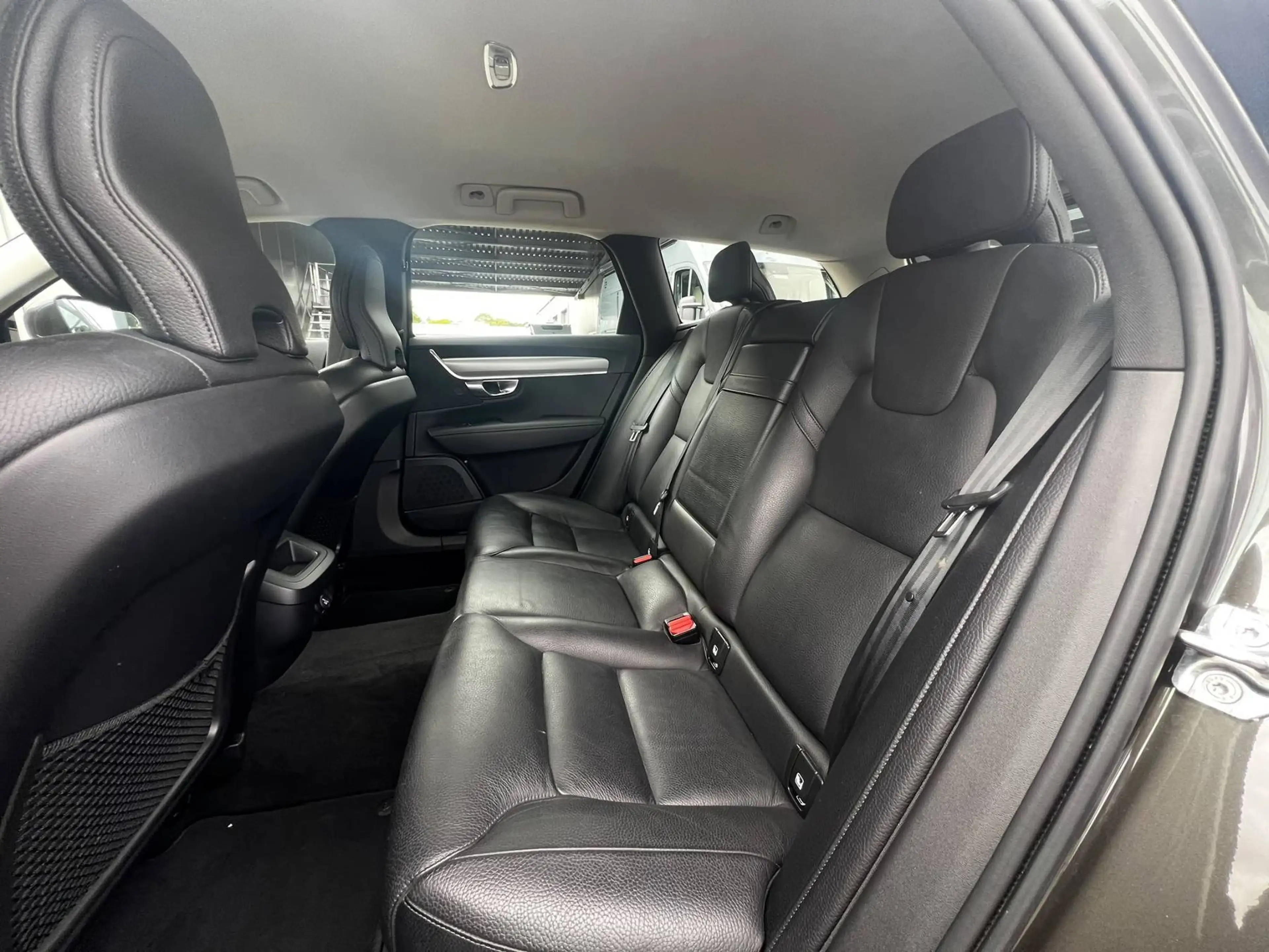 Volvo V90 D3 2.0 Kombi Momentum Pro AHK+NAV+LED+KAM — photo 12