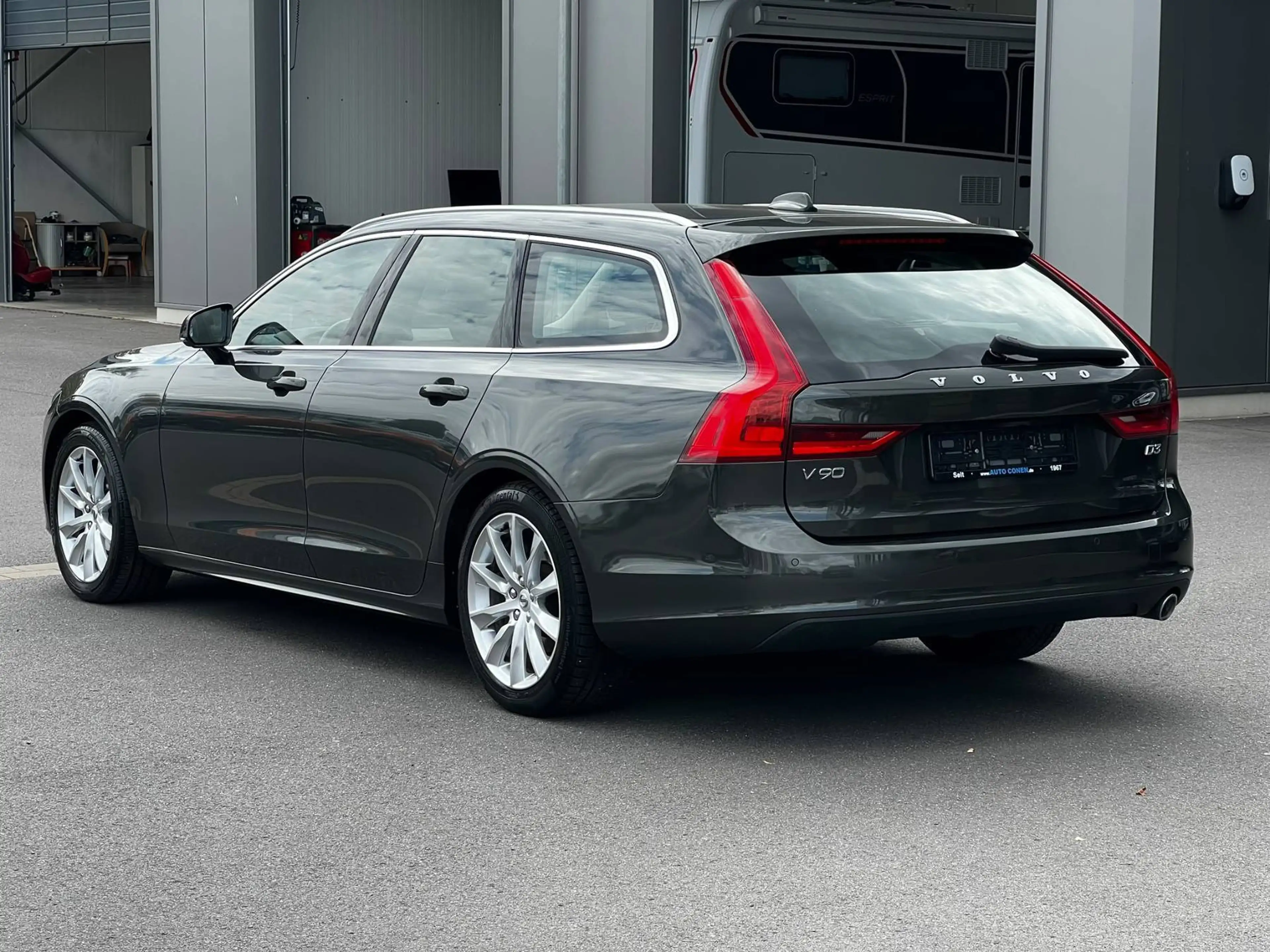 Volvo V90 D3 2.0 Kombi Momentum Pro AHK+NAV+LED+KAM — photo 5
