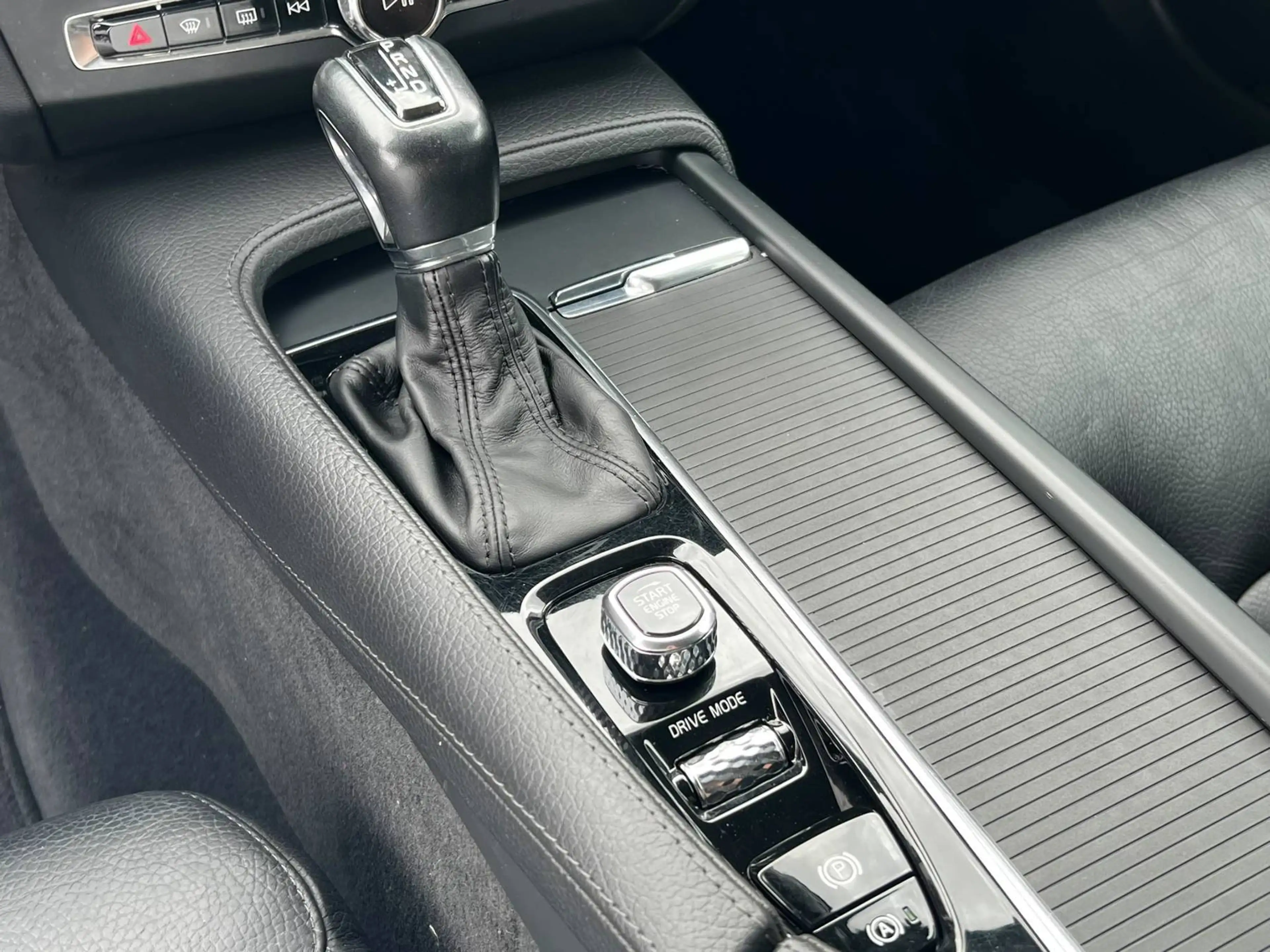 Volvo V90 D3 2.0 Kombi Momentum Pro AHK+NAV+LED+KAM — photo 10