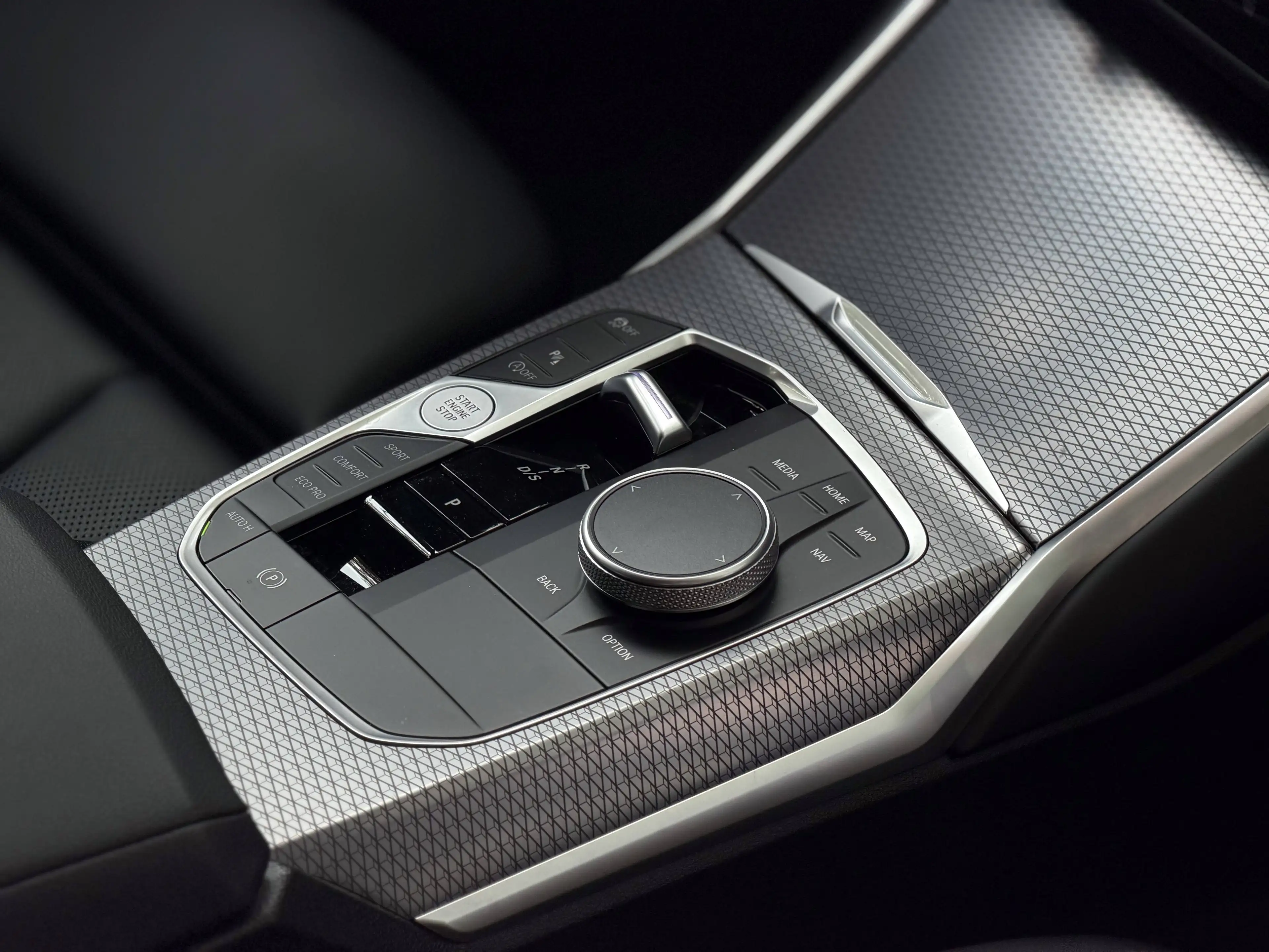BMW 318 Toit ouvrant - Harman Kardon - Garantie constructeur 02/27 - 318iA — photo 23