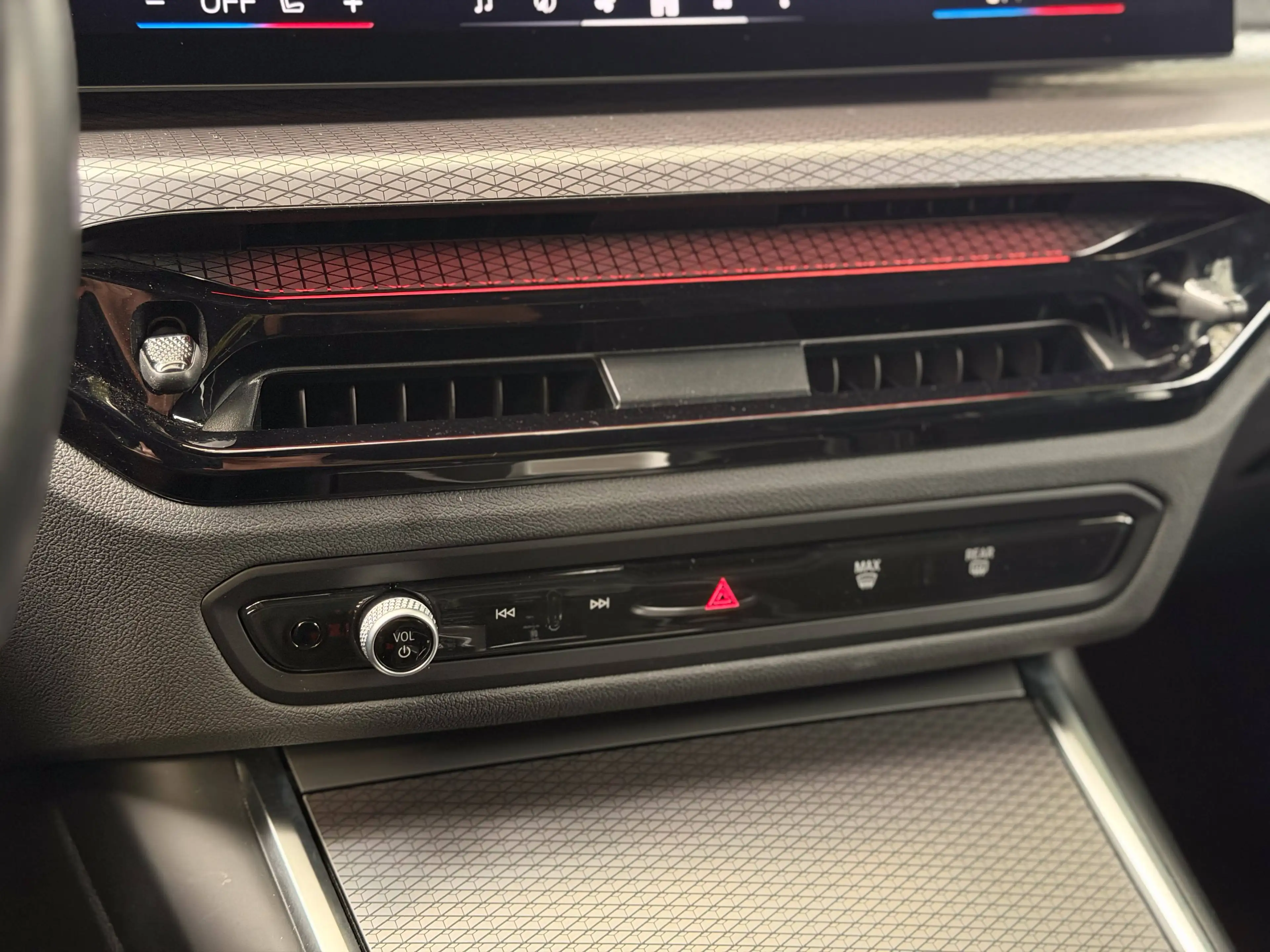 BMW 318 Toit ouvrant - Harman Kardon - Garantie constructeur 02/27 - 318iA — photo 24