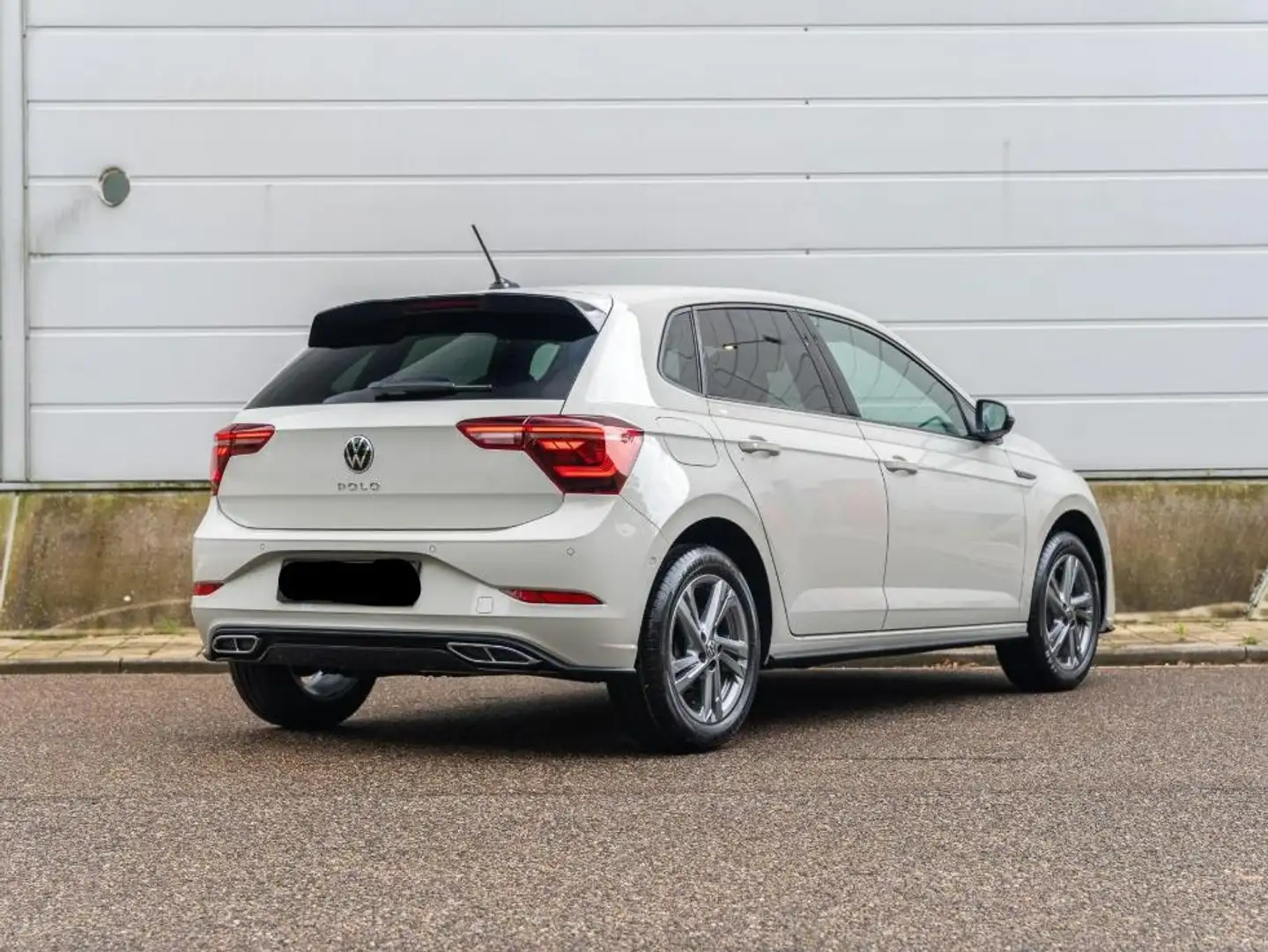 Volkswagen Polo R-Line Edition 1.0 TSI 70 kW / 95 PK 7 versn. DSG Grijs - 2