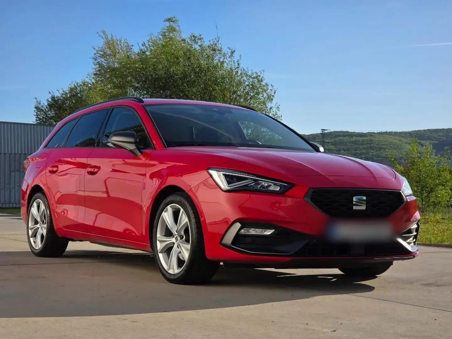 SEAT Leon Leon Sportstourer 1.5 TSI ACT OPF FR Rot - 2