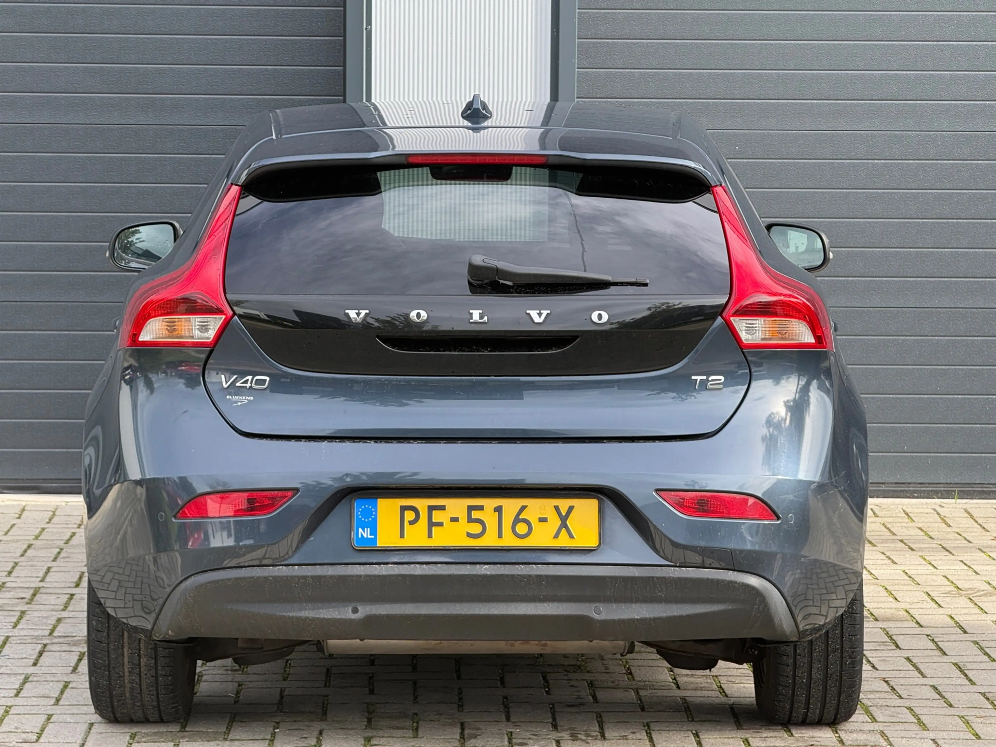 Volvo V40 2.0 T2 R-Design / STOELVERWARMING / CRUISE CONTROL — photo 7