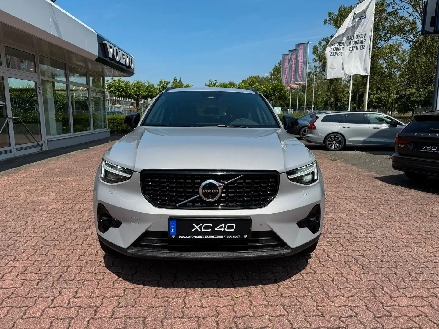 Volvo XC40 B3 Plus Dark DKG Ezüst - 2