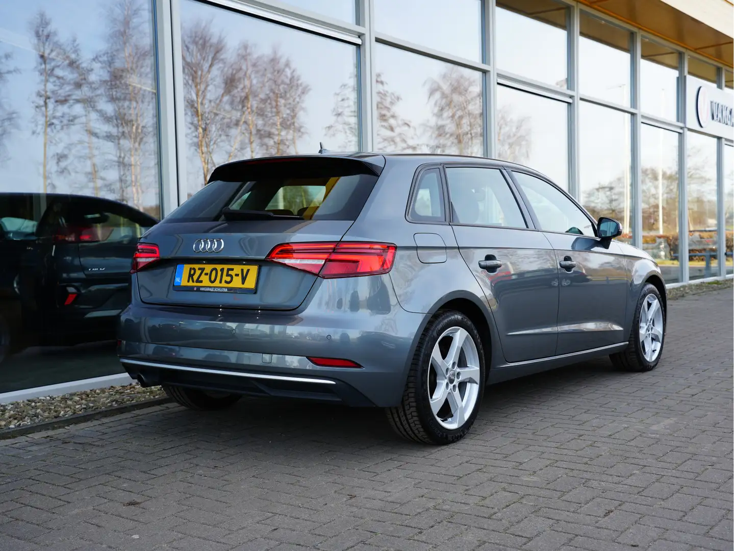Audi A3 Sportback 1.0 TFSI Sport Lease Edition | Navigatie Gris - 2