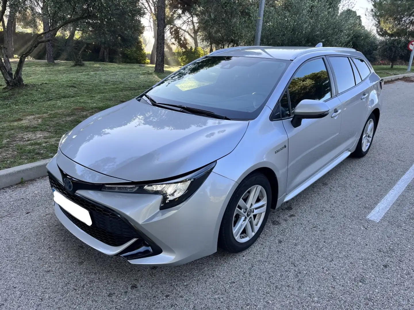 Toyota Corolla Touring Sports 125H Business Plus Gris - 1